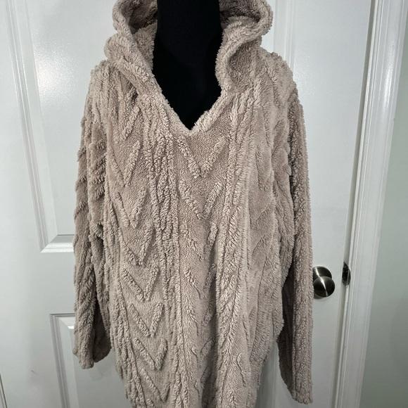 Knapp Studio Sweaters - Plush Taupe Hooded Sherpa Sweater Size 2XL CB-